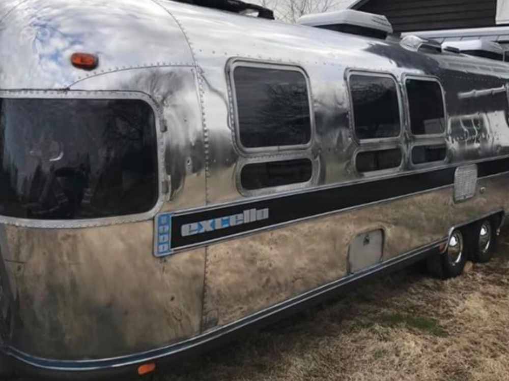 Move Over Miranda, Reba’s Got a New Travel Trailer Courtesy of Ronnie Dunn